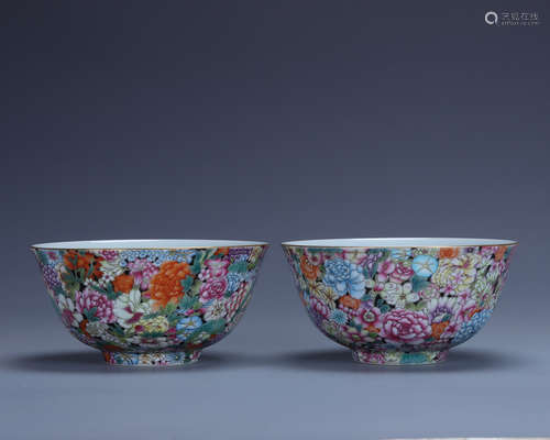 Yongzheng of Qing Dynasty        A pair of famille rose bowl