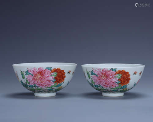 Yongzheng of Qing Dynasty        A pair of famille rose bowl