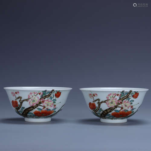 Yongzheng of Qing Dynasty        A pair of famille rose bowl