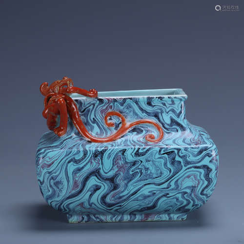 Qianlong of Qing Dynasty          Imitation stone glaze box