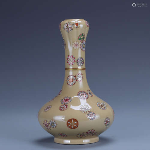 Qianlong of Qing Dynasty          Pink garlic bottle