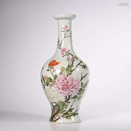 Yongzheng of Qing Dynasty       Pink olive bottle