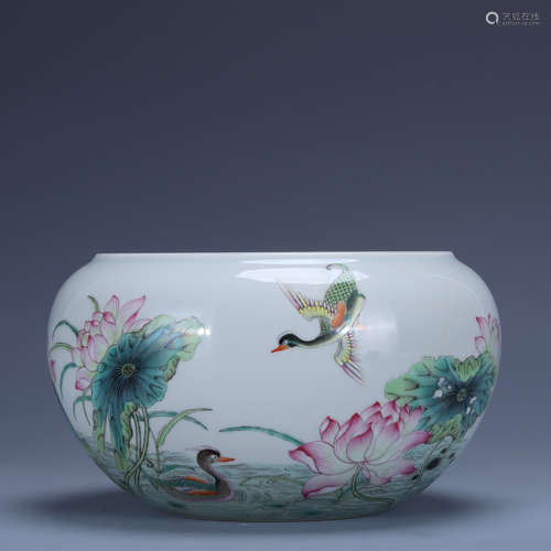 Yongzheng of Qing Dynasty       Small bowl with lotus pattern