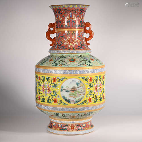 Qianlong of Qing Dynasty      Pastel bottle with two ears