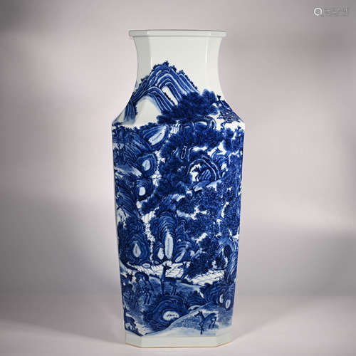 Qianlong of Qing Dynasty      Blue and white vase with landscape pattern