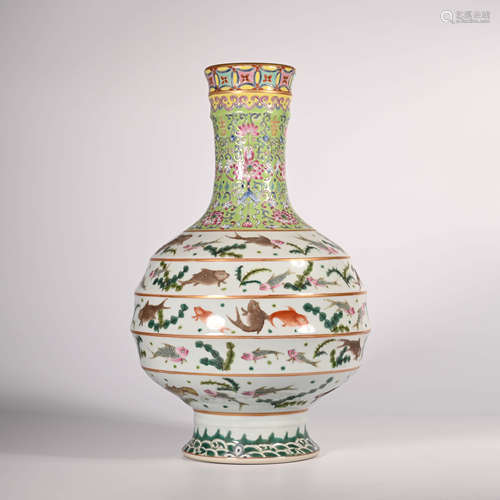 Qianlong of Qing Dynasty      Pastel bottle