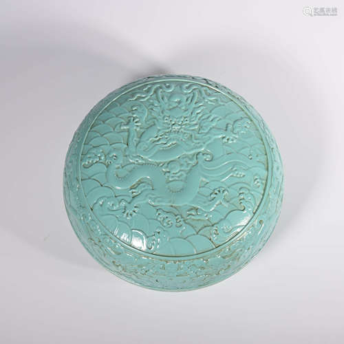 Qianlong of Qing Dynasty          Turquoise green glaze dragon pattern cover box