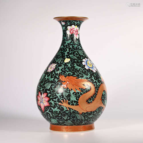 Yongzheng of Qing Dynasty      Spring vase with dragon pattern