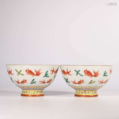 Qianlong of Qing Dynasty        A pair of famille rose bowl with fish pattern