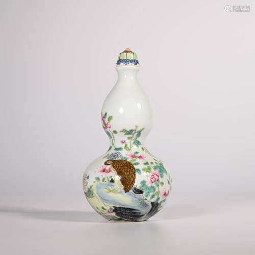 Qianlong of Qing Dynasty       Famille rose bottle