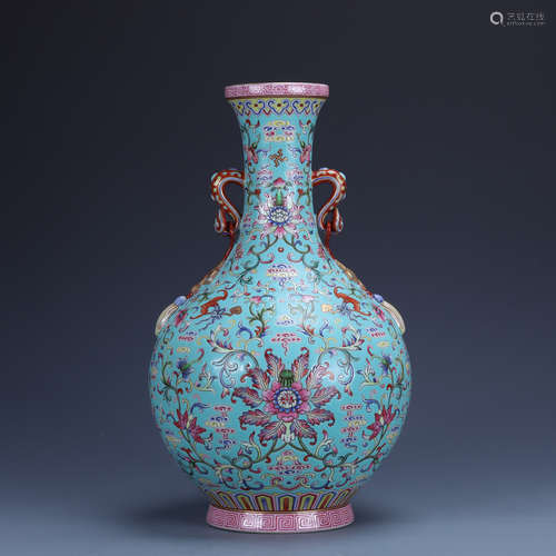 Jiaqing of Qing Dynasty        Pink vase with lotus design