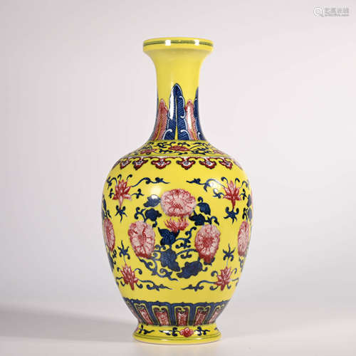 Qianlong of Qing Dynasty        Yellow glaze blue and white Guanyin vase