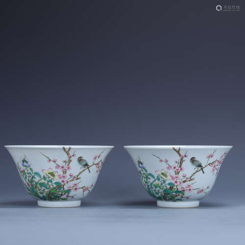 Yongzheng of Qing Dynasty        A pair of famille rose bowls