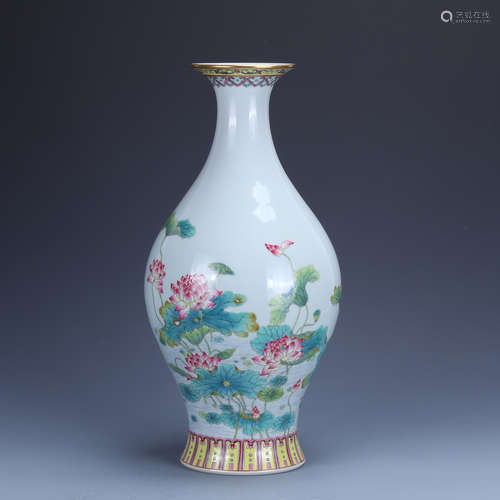 Yongzheng of Qing Dynasty       Pink olive vase with lotus pattern