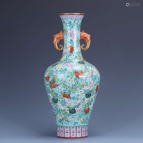 Qianlong of Qing Dynasty       Pastel bottle with two ears