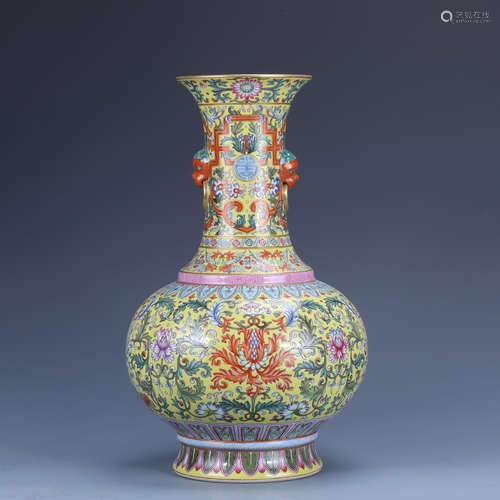 Qianlong of Qing Dynasty      Pastel bottle with two ears