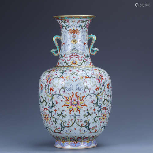 Qianlong of Qing Dynasty      Pastel bottle with two ears