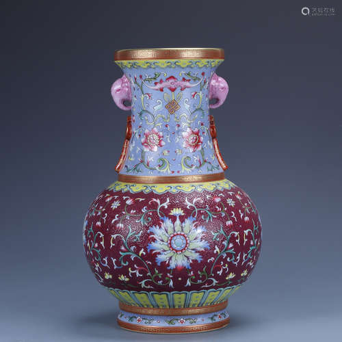 Qianlong of Qing Dynasty      Pastel bottle with two ears