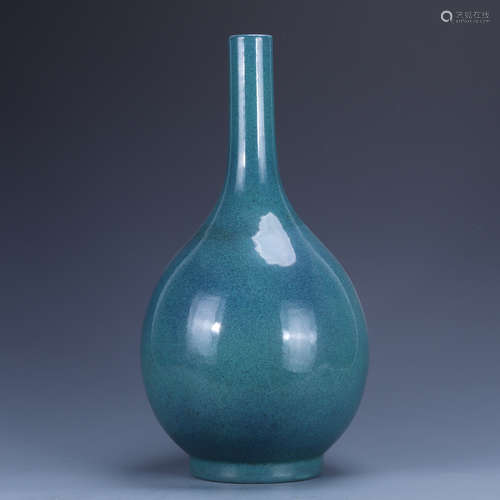 the Qing dynasty       Peacock blue glaze gall bottle