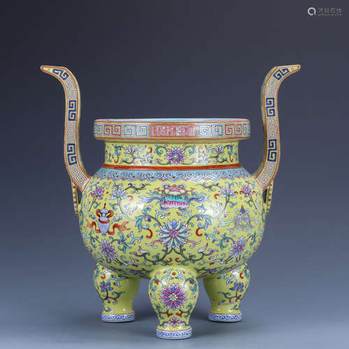 Qianlong of Qing Dynasty      Pink incense burner with lotus pattern