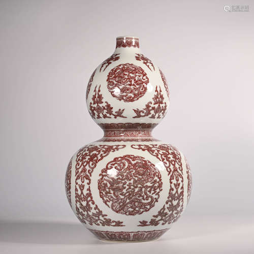 Qianlong of Qing Dynasty        Red gourd bottle in glaze