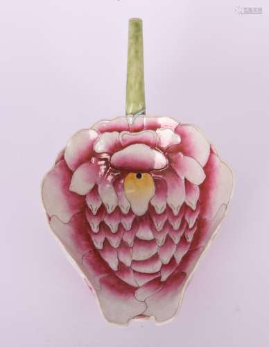 Famille Rose 'Lotus' Porcelain Water Pourer, Guangxu Ma