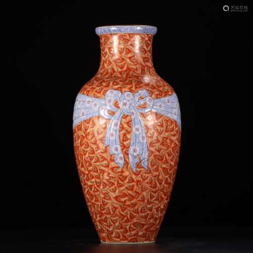 Famille Rose Red and Gilt-Decorated Porcelain Vase
