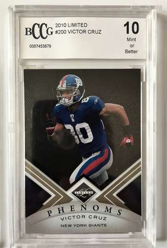 2010 Limited Victor Cruz Football Card