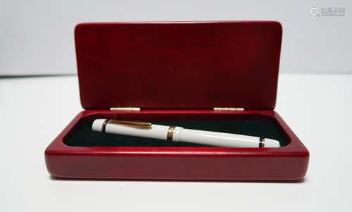 Bexley White Equipoise Collection Fountain Pen