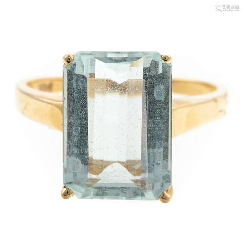 A 6.00 ct Aquamarine Cocktail Ring in 14K