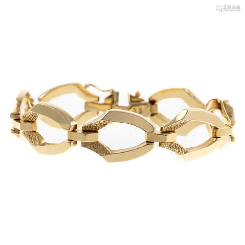 An Italian 14K Wide Open Link Bracelet