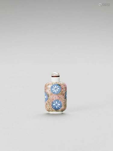 A Dotted Porcelain Snuff Bottl…