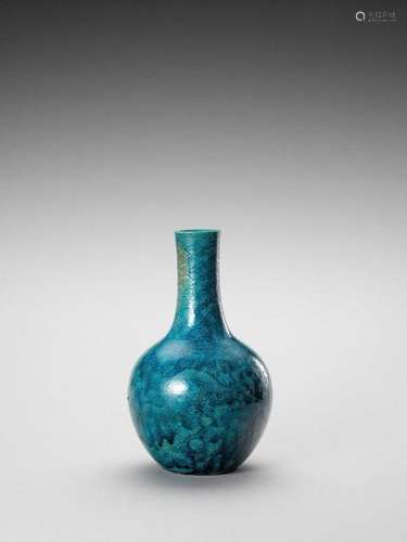 A Large Turquoise Glazed Porce…