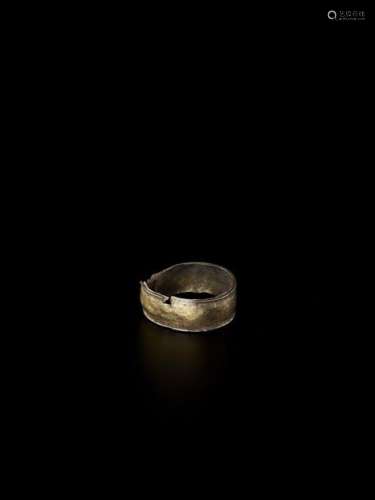 A Wide Cham Gold Ring