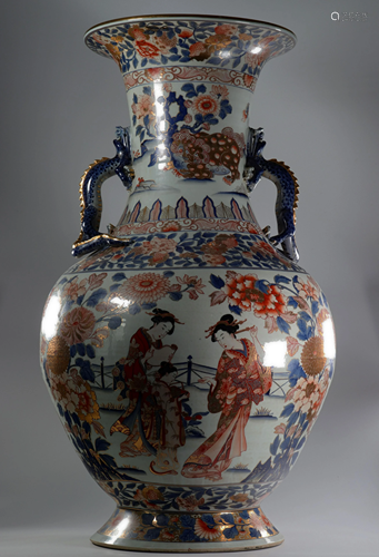 Japan imposing porcelain vase with character decoration