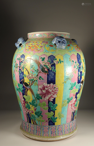 Important porcelain vase for the Peranakan, Baba,