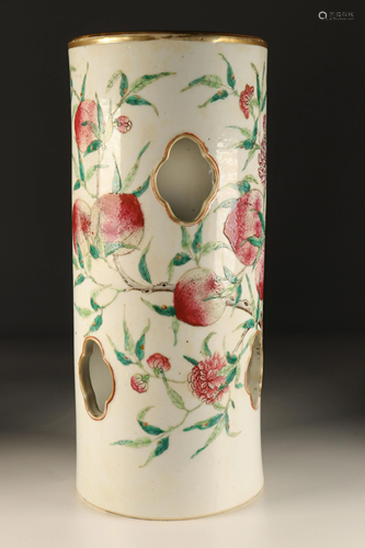 Porcelain hat rack with eight peaches, Tongzhi brand