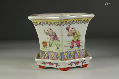 Porcelain pot cover .China mid-twentieth