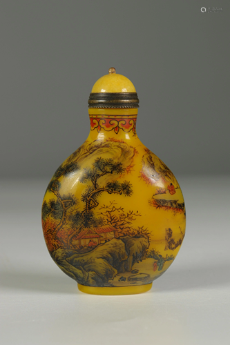 China: Pekin glass snuff bottle decorated with