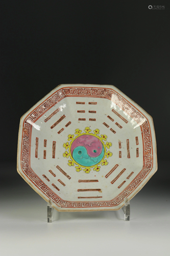 Octagonal porcelain dish .China XIXth