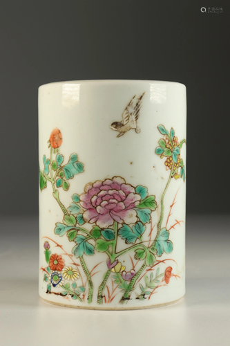 Famille rose brush pot. 19th century China.