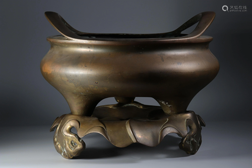 Important bronze perfume burner, 19th century China.