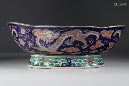 Porcelain dish dragon decoration, Jiaqing mark and