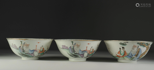 Set of three porcelain bowl. China early twentieth.