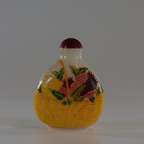 Polychrome glass snuff bottle with vegetal decoration.