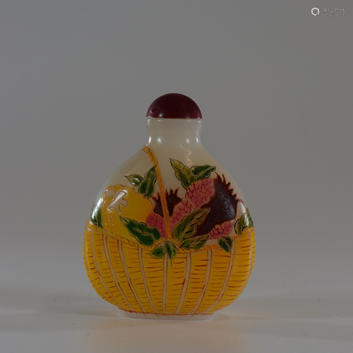 Polychrome glass snuff bottle with vegetal decoration.