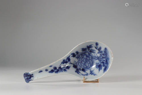 Blanc-bleu porcelain spoon, late 19th century China