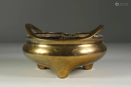 Bronze tripod perfume burner, late 19th century China.