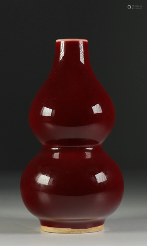 Monochrome beef blood vase, early 20th century China.