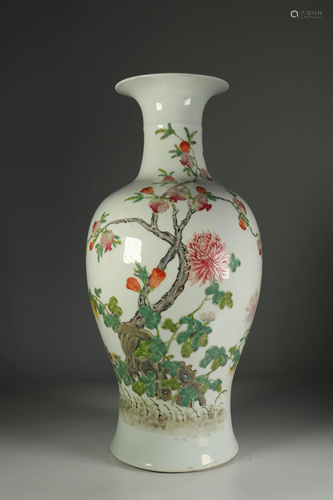 Famille rose vase, Hongxiang mark and period. China